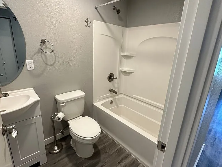 2401 Elm St #2400 — Photo 3