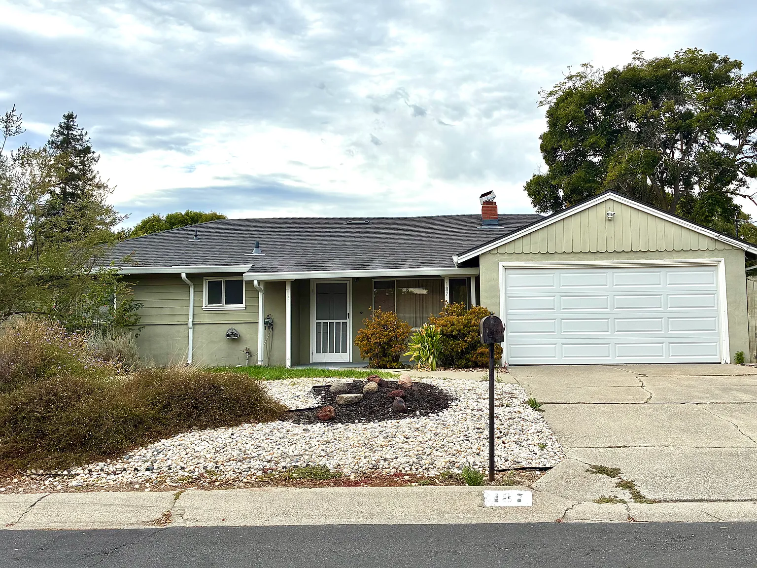 187 Agnes Way — Photo 1