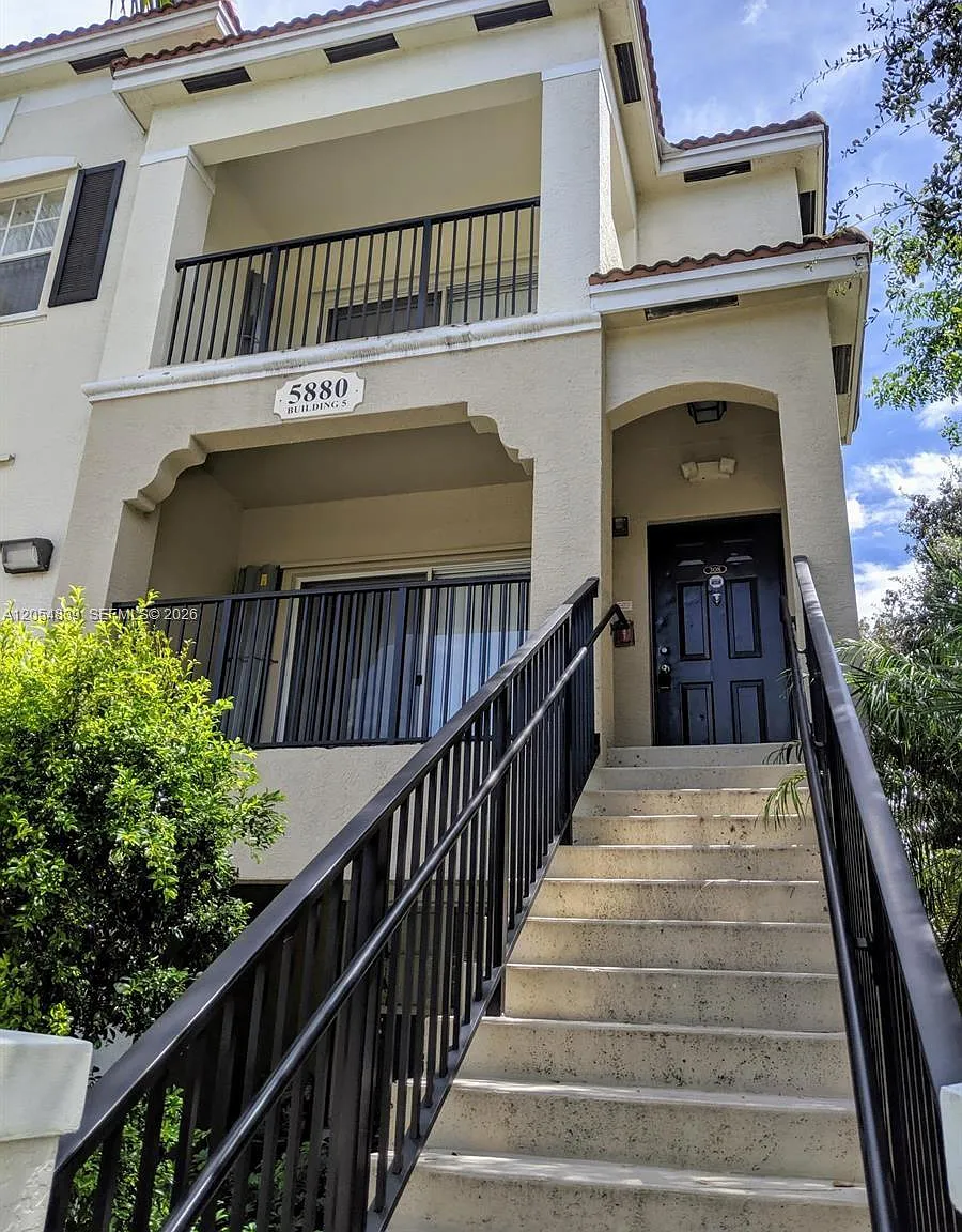 El-Ad Poinciana Condo — Photo 2