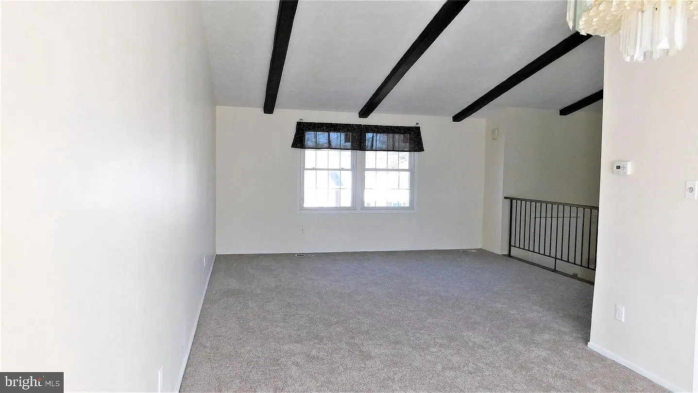 4 bed, 2.5 bath, 2240 sqft, $2,500 — Photo 2
