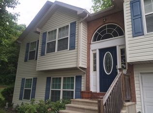 3182 Vineyard Rd, Falling Waters, WV 25419