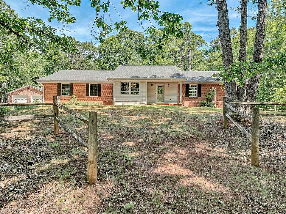 1st image of 206 Brookledge Dr