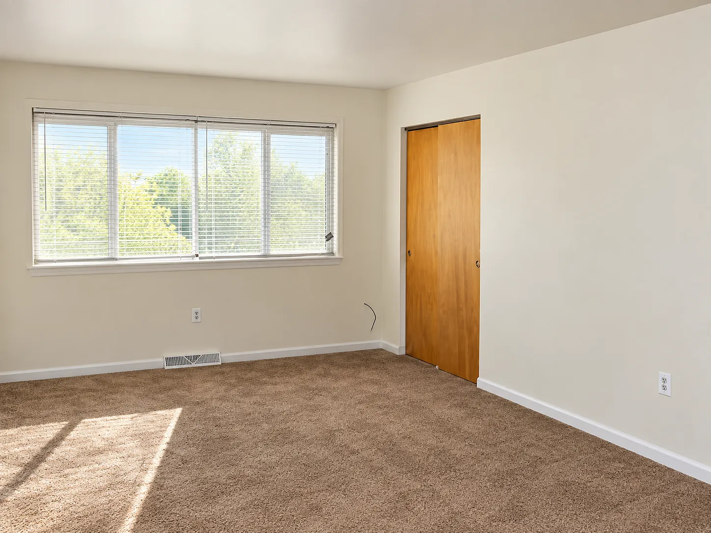 2 bed, 950 sqft, $1,675 — Photo 3