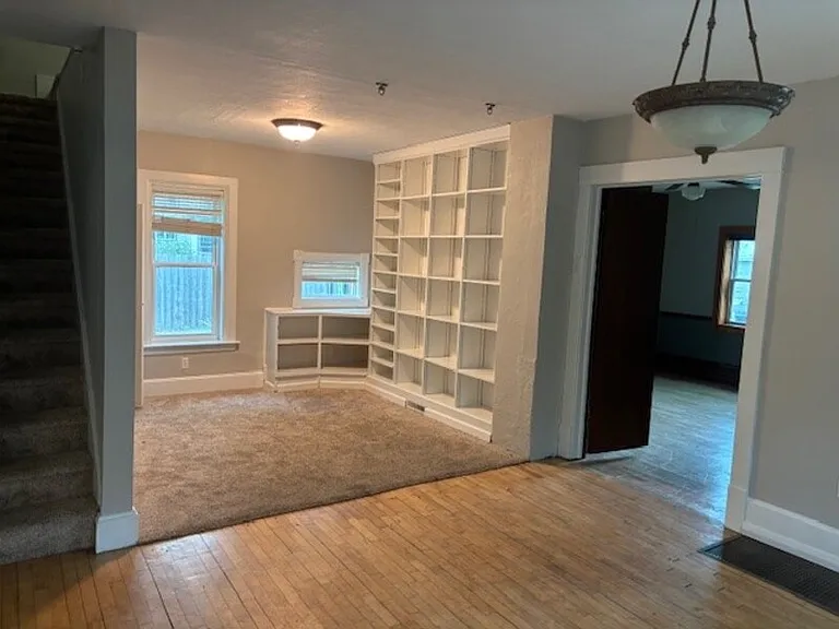 327 George St — Photo 10