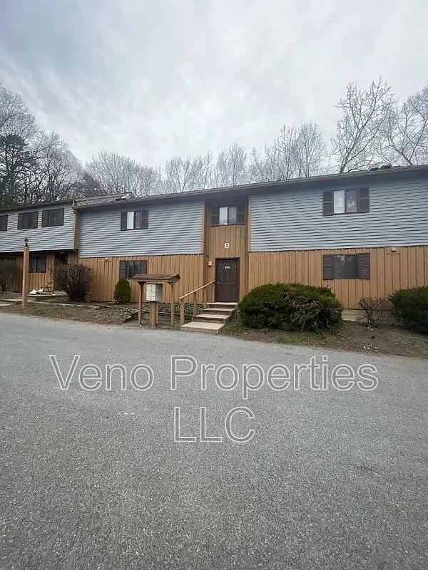 2 bed, 1.0 bath, 900 sqft, $1,400 — Photo 1