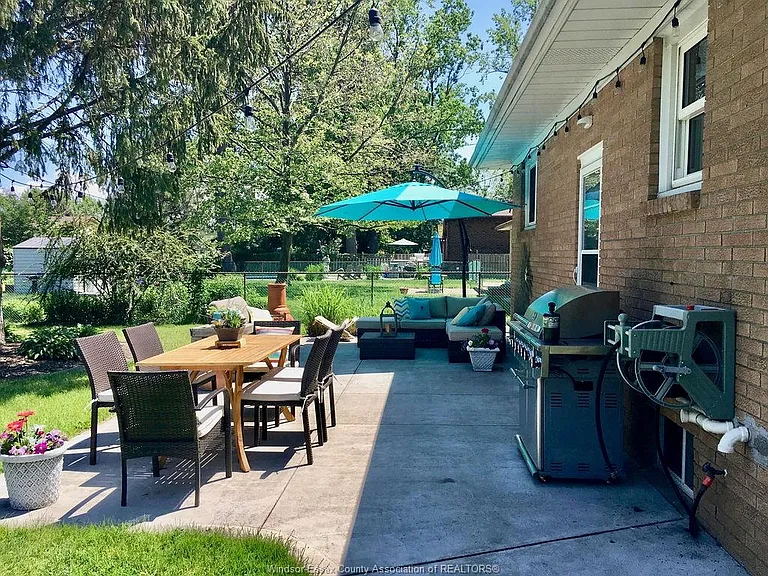 338 Barry Ave — Photo 22