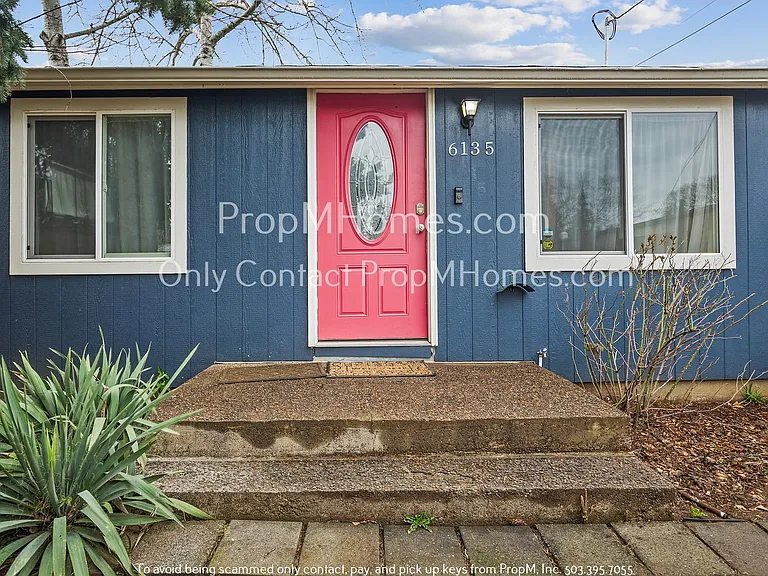 6135 SE Henderson St — Photo 1