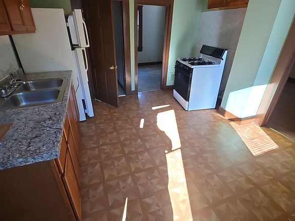 4th image of 22 Vose St #2