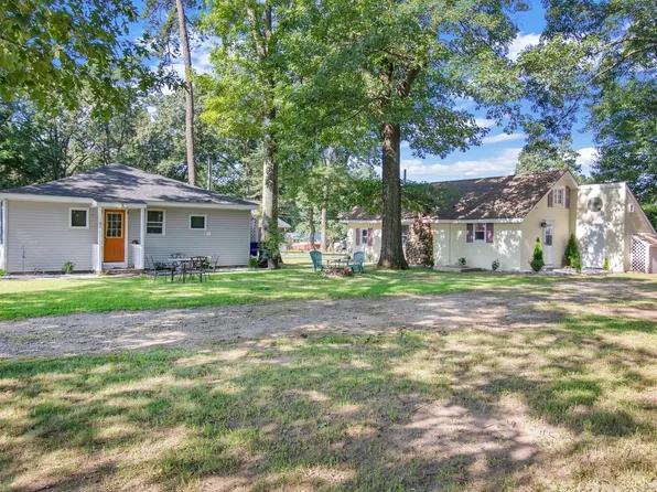 356 A Court, Suffield, CT 06093