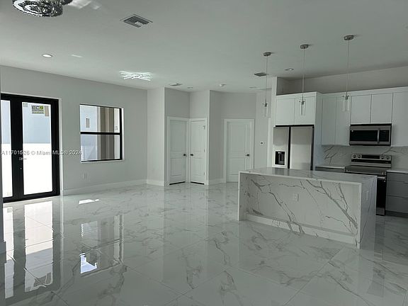 5th image of 2606 54th St