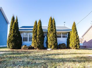 1395 Maxfield Rd, Hartland, MI 48353