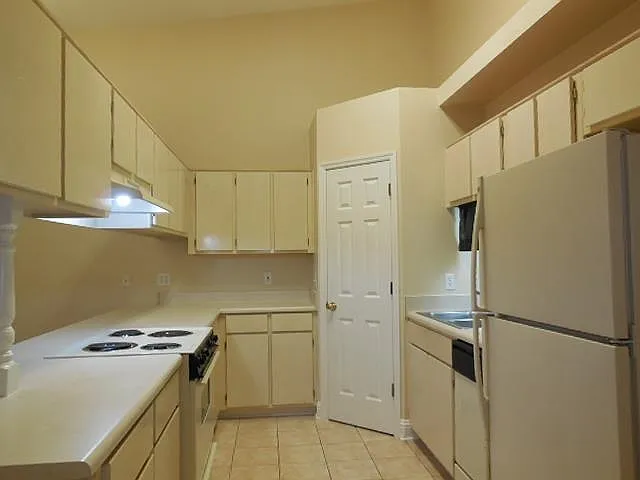 3 bed, 1450 sqft, $1,900 — Photo 3