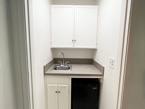 4th image of 23740 Arlington Ave #186
