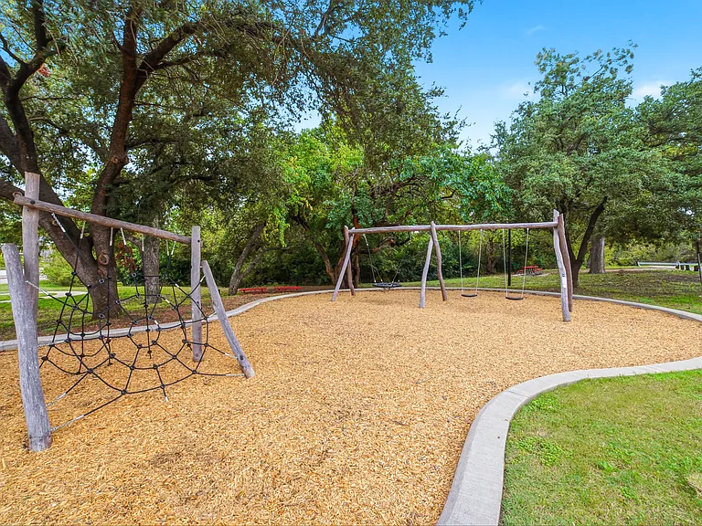 334 Valley Park Dr — Photo 37