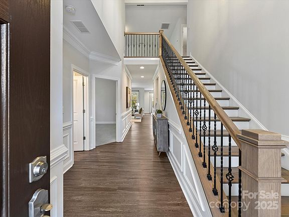 5th image of 1037 Paddington Dr