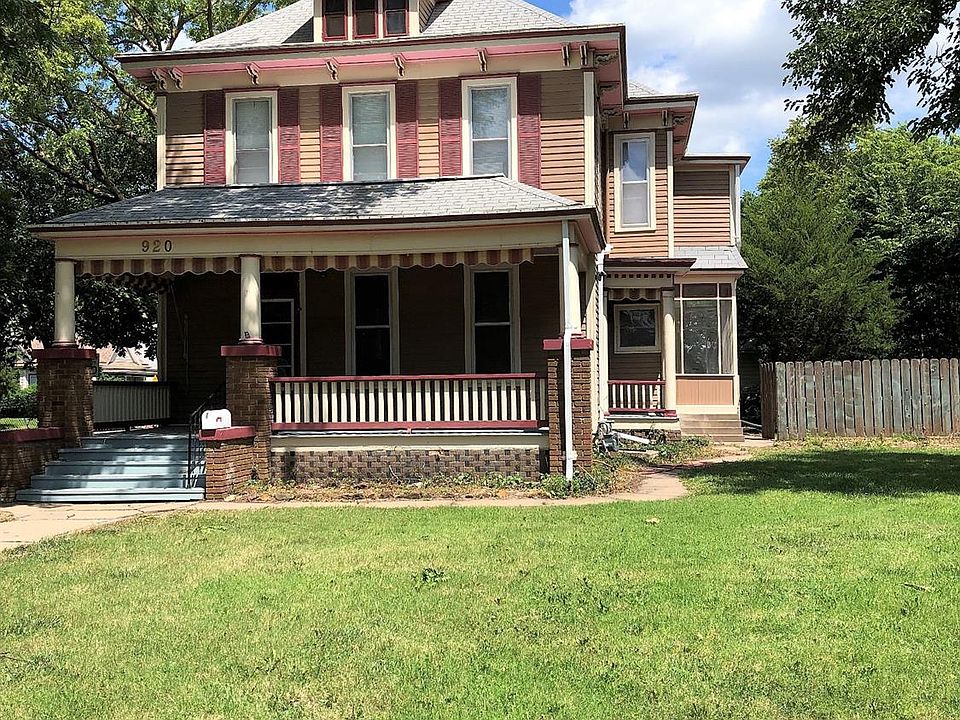 1st image of 920 W Ash St