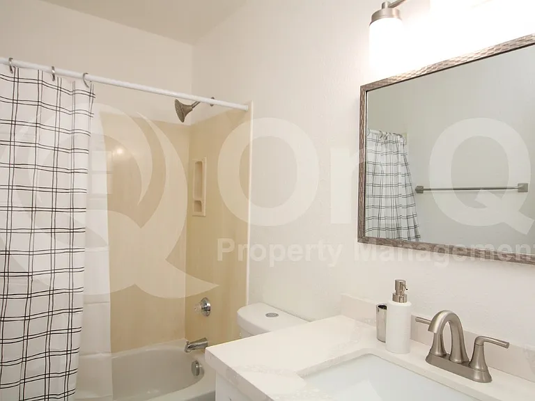 7849 W Hearn Rd — Photo 16