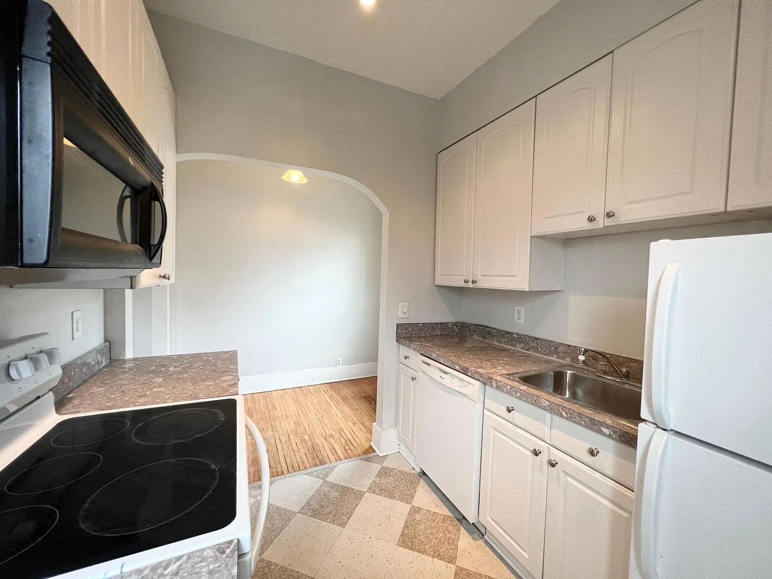 2 bed, 850 sqft, $1,300 — Photo 4