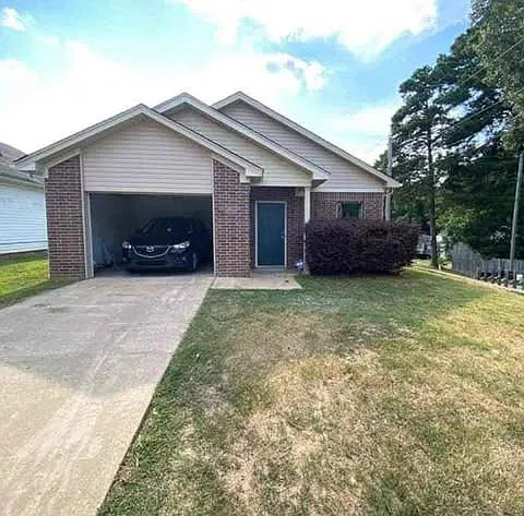 3211 Fawn Dr