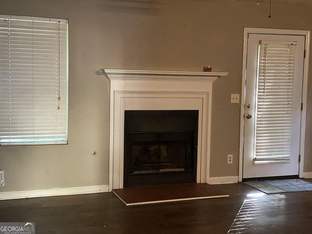 3 bed, 2.0 bath, $2,198 — Photo 2
