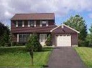 62 Meadowbrook Rd, Watervliet, NY 12189