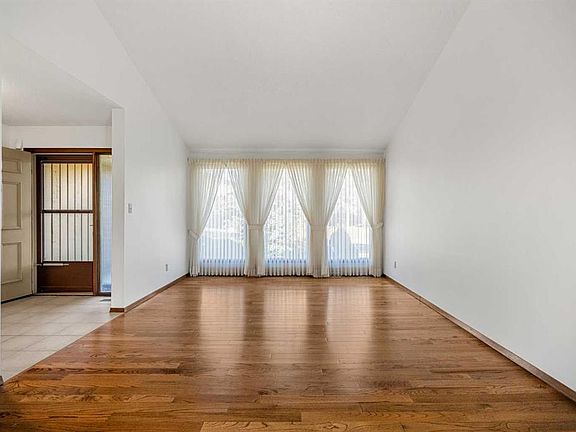 4th image of 720 N Parkvalley Rd SE