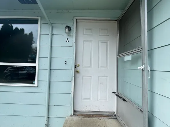 92 Veys Dr APT A, Kelso, WA 98626