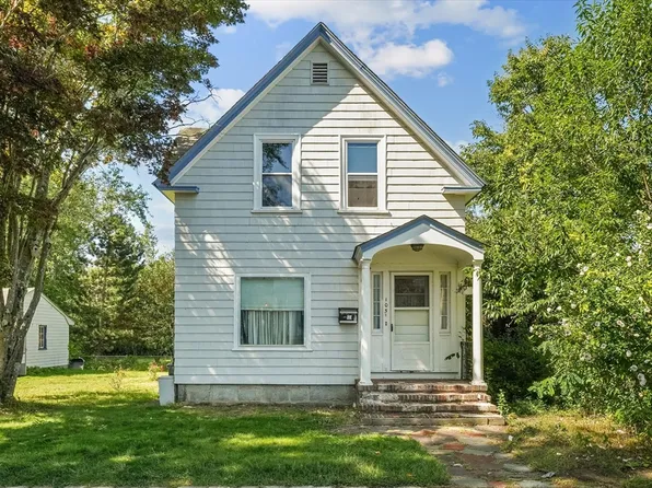105 Lauriat St, Lowell, MA 01851