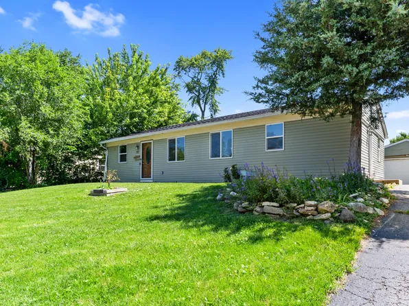 55 Alameda Dr, Carpentersville, IL 60110