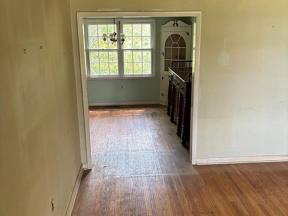 4th image of 2406 Marleton Dr