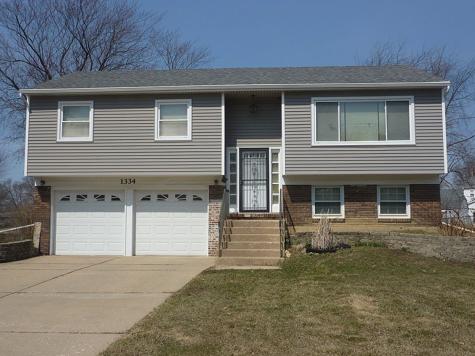 1334 Amherst Dr, Schaumburg, IL 60194 Zillow