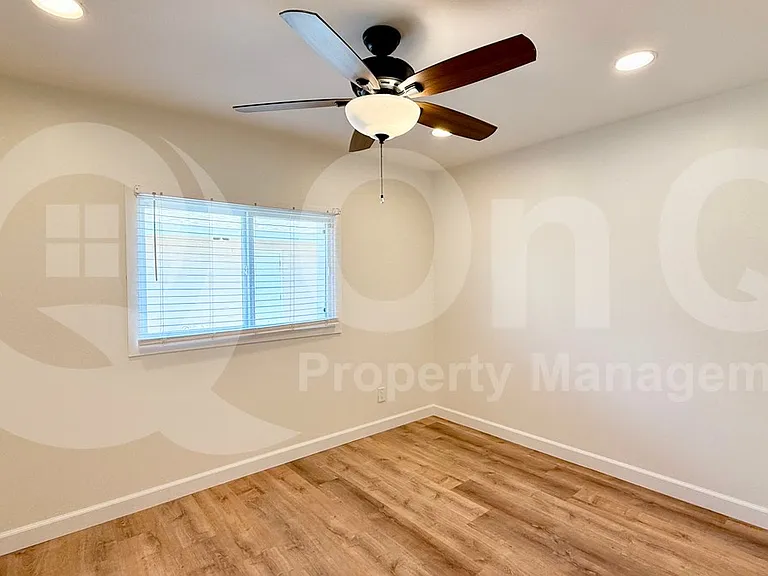 2436 E Fairmont Dr — Photo 13