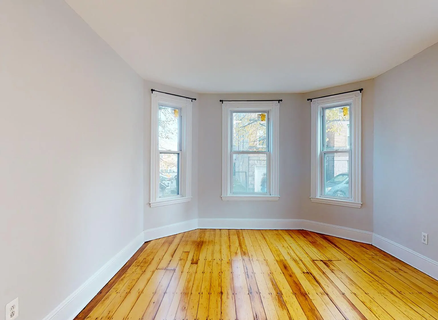 5 bed, 1500 sqft, $3,700 — Photo 4