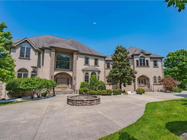 2175 Augusta Dr, Center Valley, PA 18034