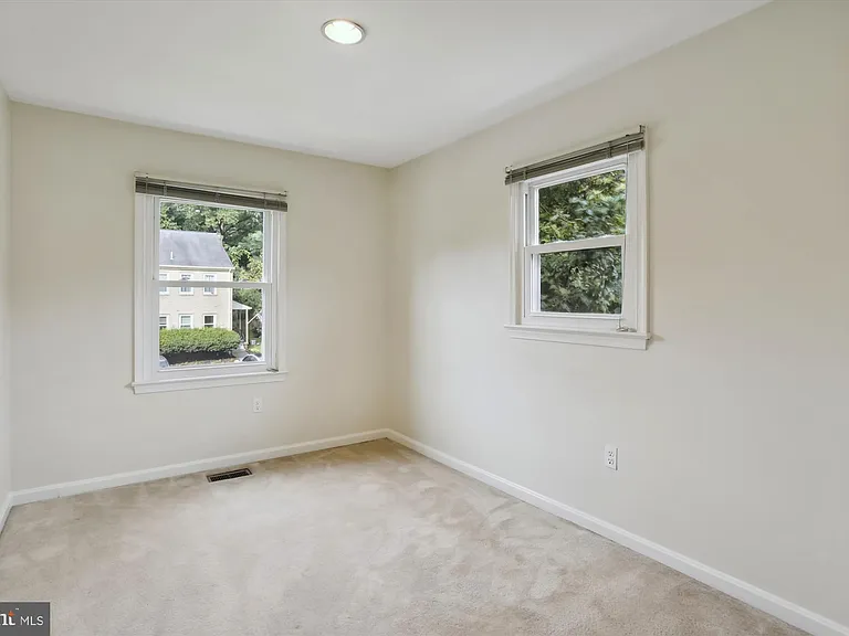7561 Heatherton Ln — Photo 23