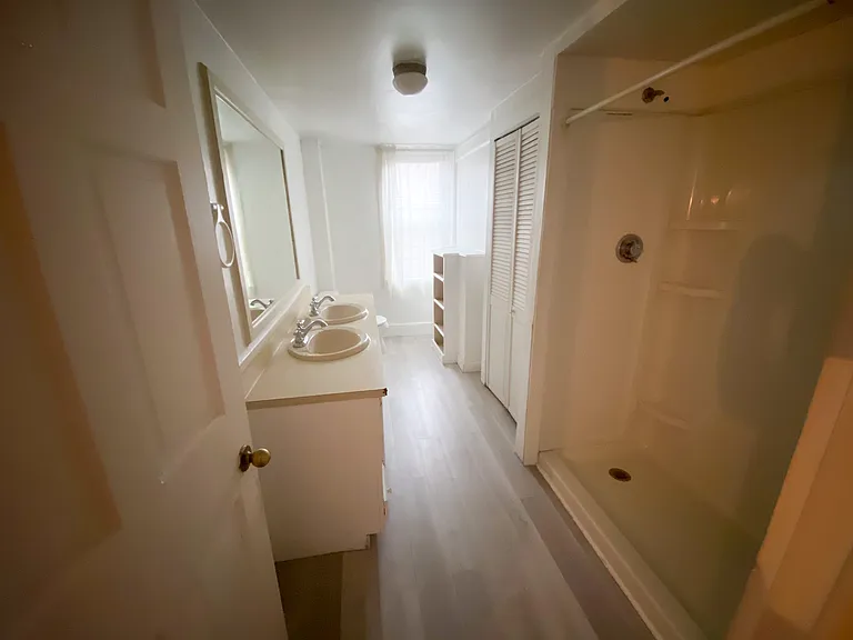 28 Market St #1 — Photo 3