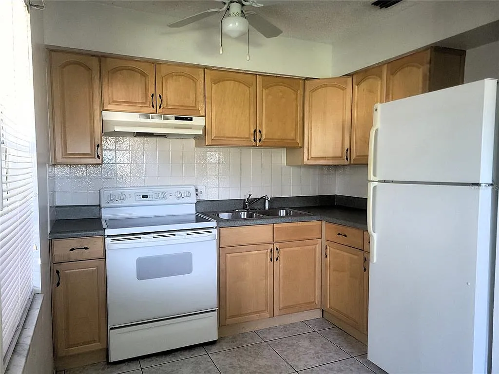 2 bed, 2.0 bath, 891 sqft, $1,500 — Photo 3
