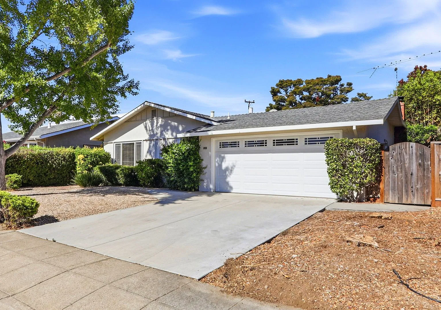 Charming single-level ranch with bright updated bathroom and shady yard — Photo 3