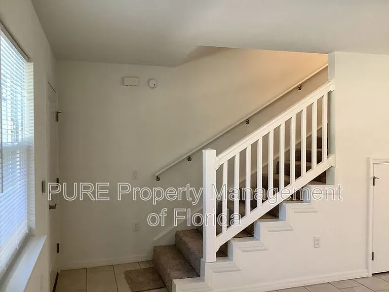 710 NE 4th St #102 — Photo 6
