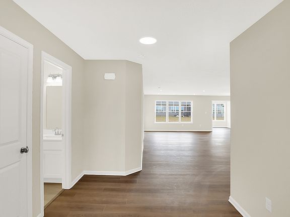 5th image of 137 Maxim Ct