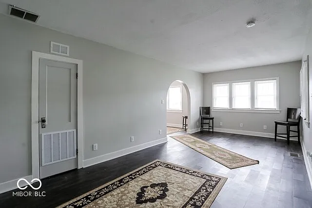 945 Cecil Ave — Photo 16