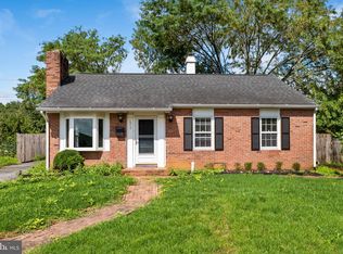 1317 Cedarwood Dr, Hagerstown, MD 21742