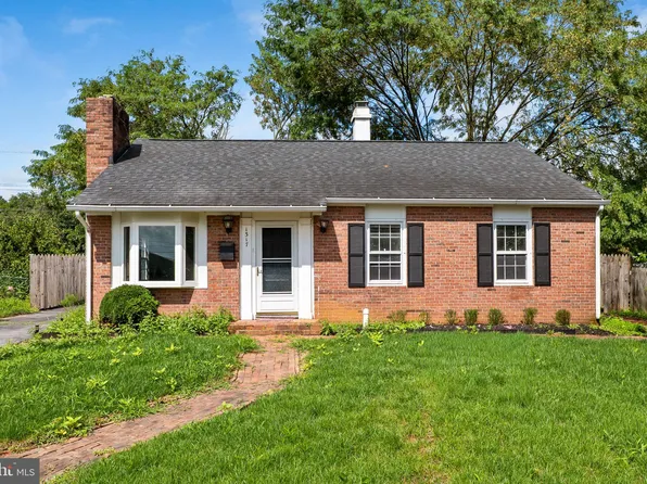 1317 Cedarwood Dr, Hagerstown, MD 21742
