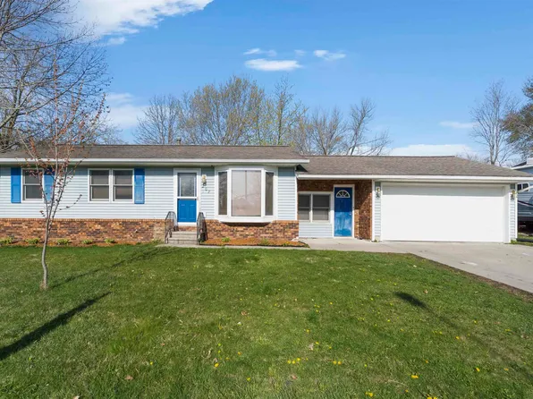 207 Oak St, Waverly, IA 50677