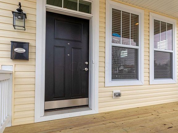 3rd image of 1391 Mount Vernon Ave