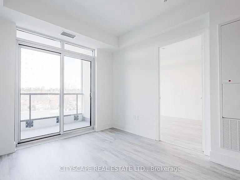 858 Dupont St #316 — Photo 4