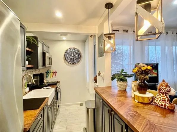 2 Wyndover Woods Lane #13, White Plains, NY 10603