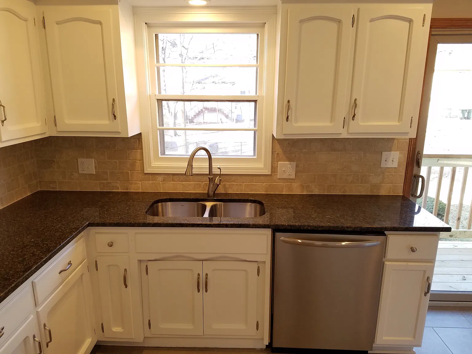 3 bed, 2.5 bath, 1700 sqft, $2,575 — Photo 4