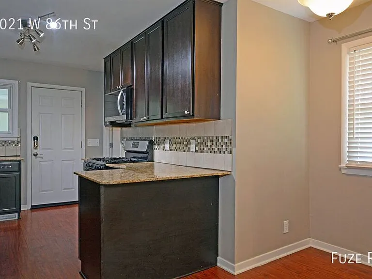 1021 W 86th St — Photo 9