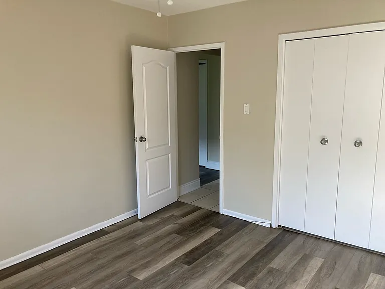 45 Paisley Blvd W — Photo 21